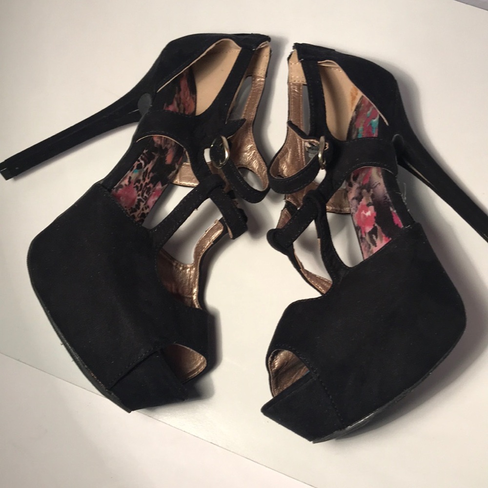 Qupid Black Heels✨